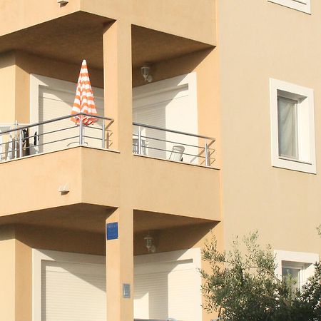 Apartments Kristina Milna  Luaran gambar