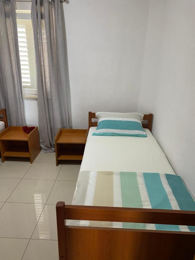 Apartments Kristina Milna  Luaran gambar