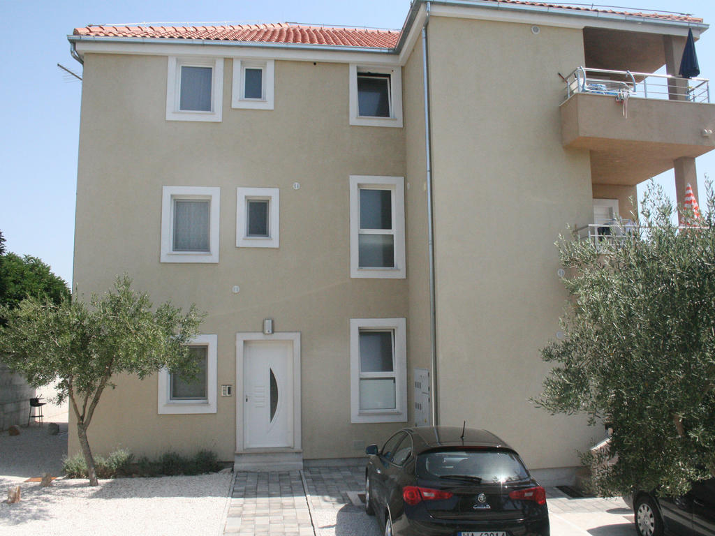 Apartments Kristina Milna  Luaran gambar