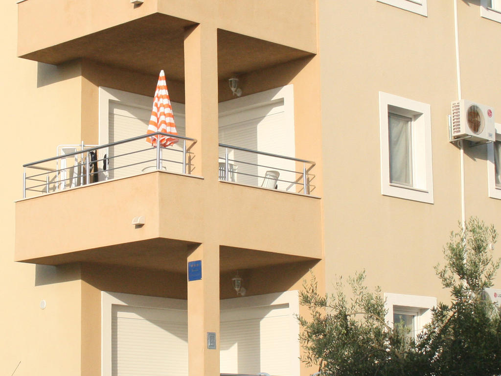 Apartments Kristina Milna  Luaran gambar