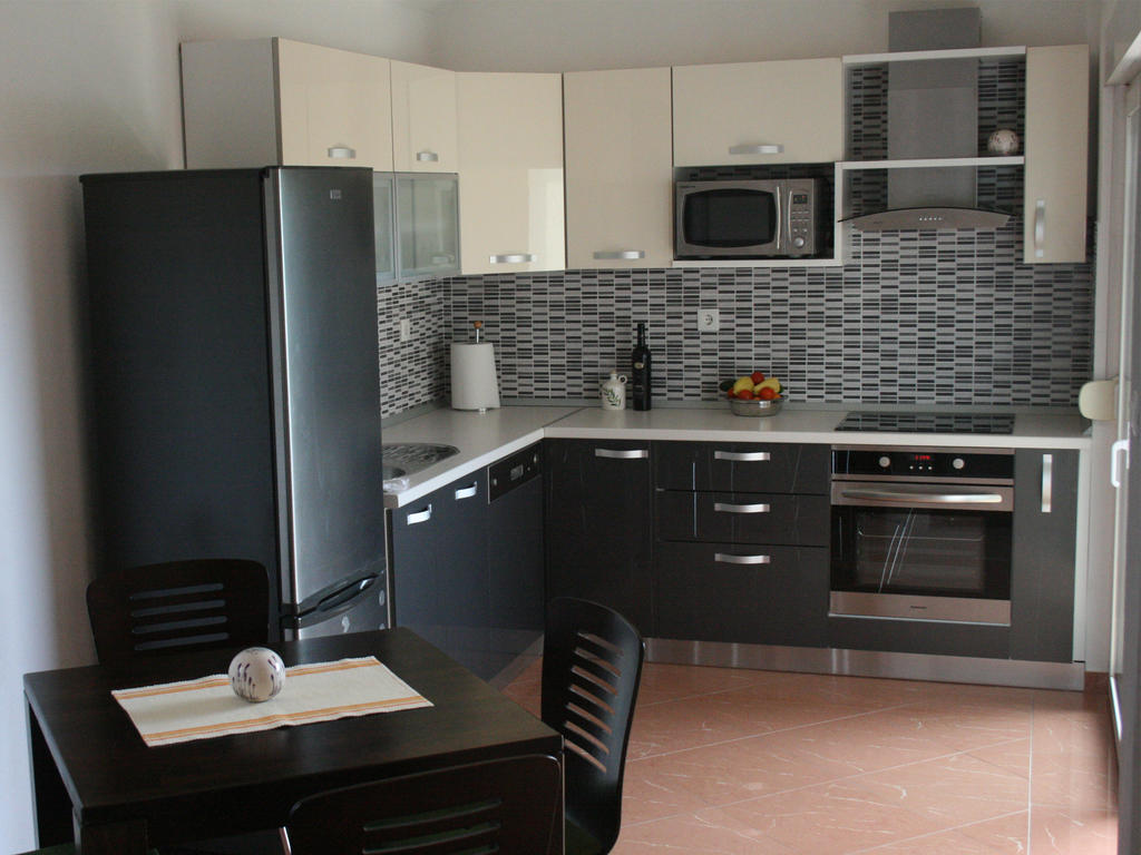 Apartments Kristina Milna  Bilik gambar