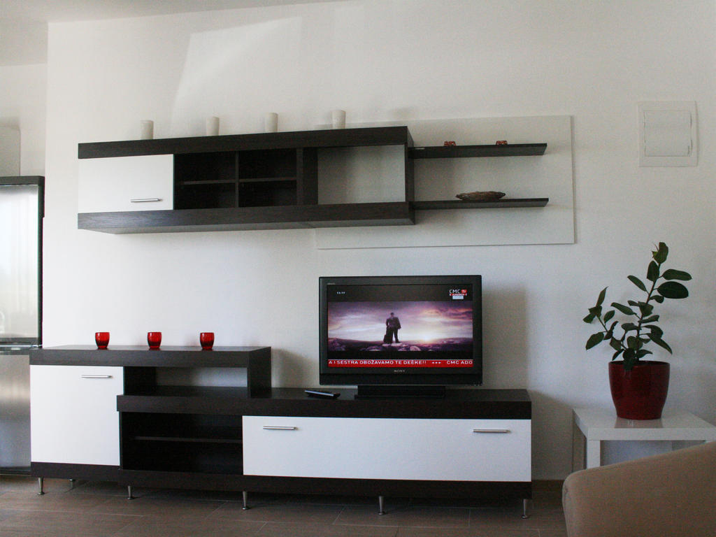 Apartments Kristina Milna  Bilik gambar