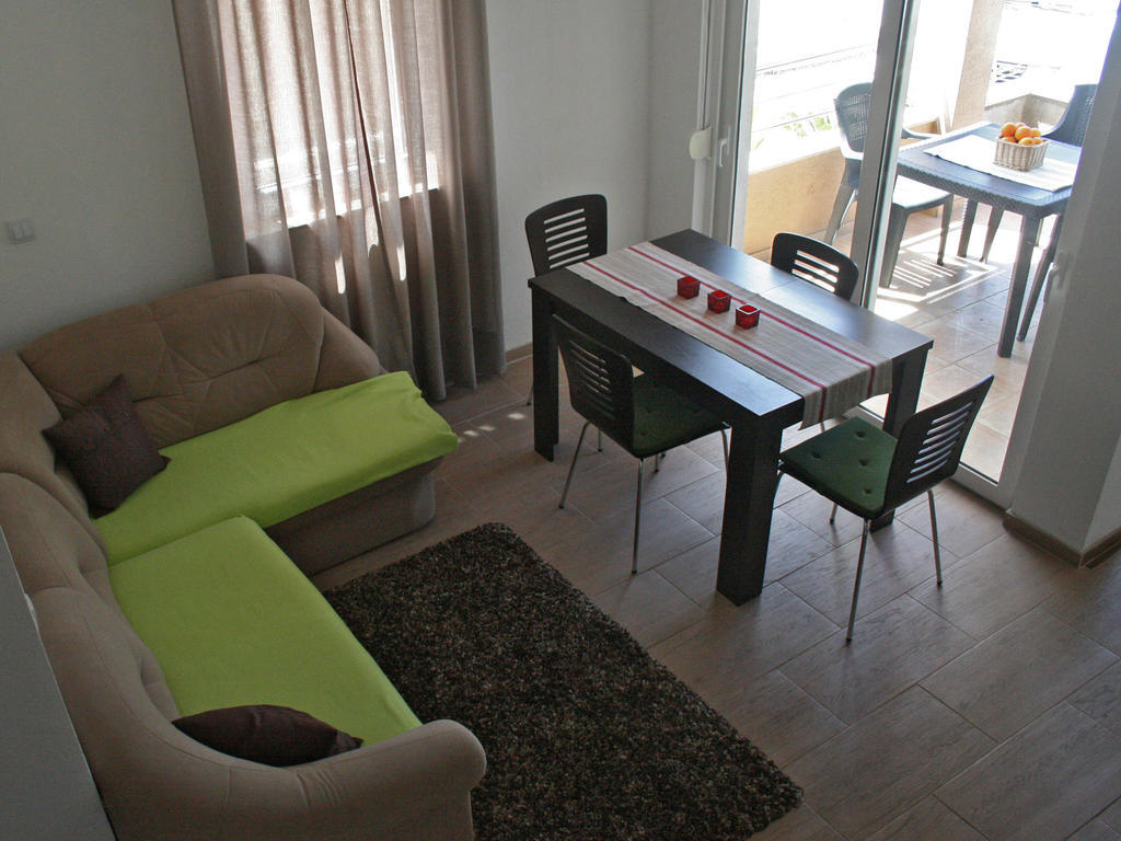 Apartments Kristina Milna  Bilik gambar