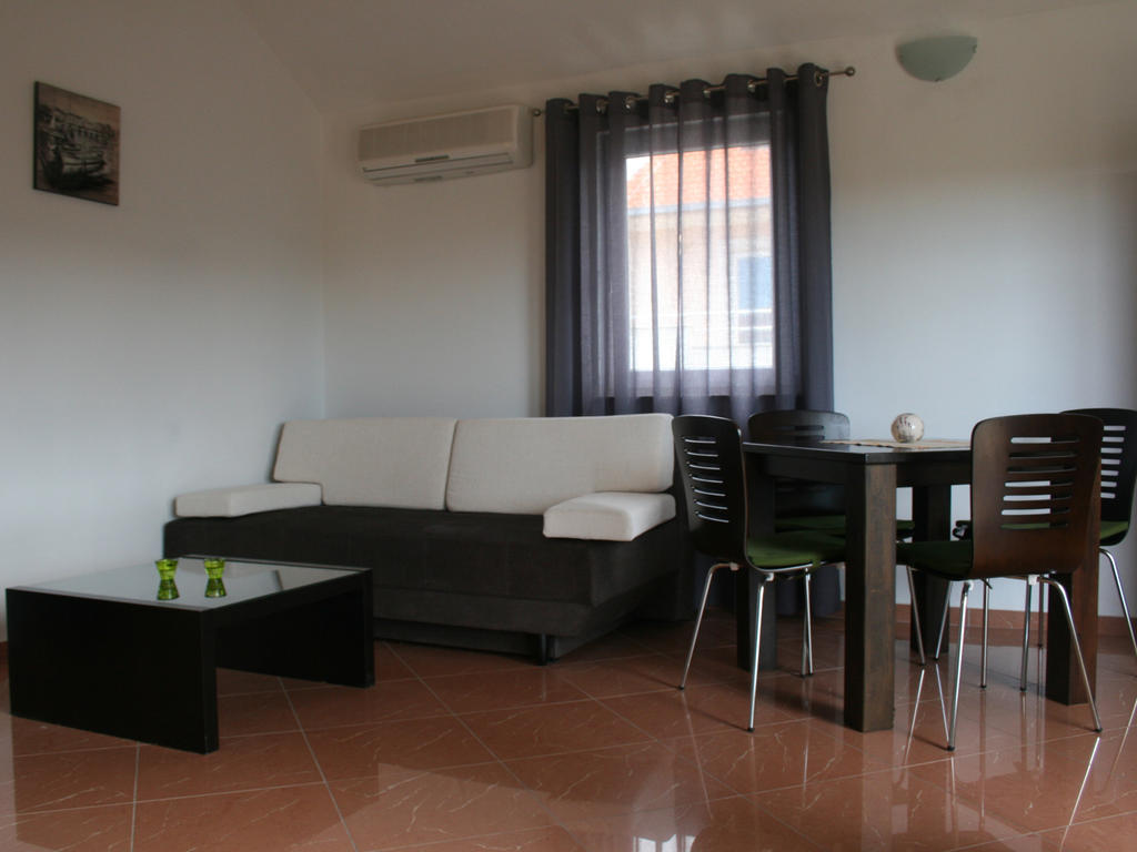 Apartments Kristina Milna  Bilik gambar