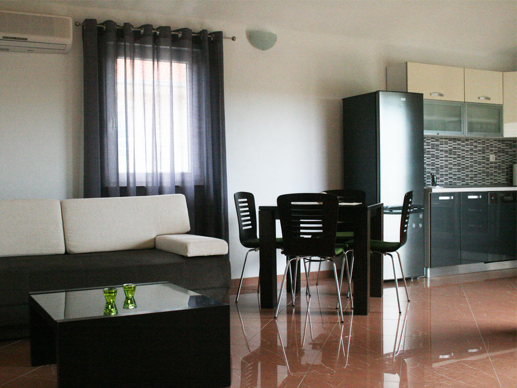 Apartments Kristina Milna  Bilik gambar