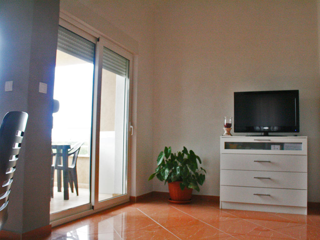 Apartments Kristina Milna  Bilik gambar