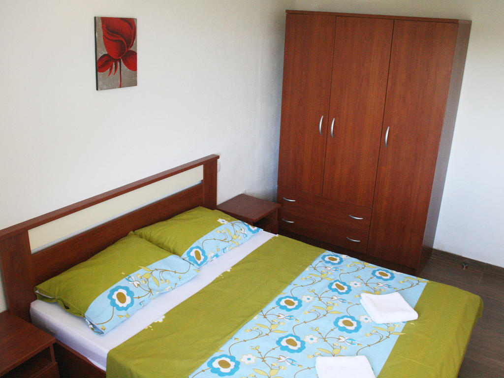 Apartments Kristina Milna  Bilik gambar