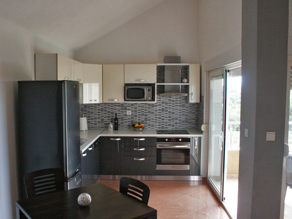 Apartments Kristina Milna  Bilik gambar